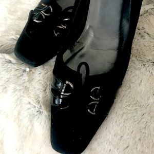 Like new Stuart Weitzman black suede low heels